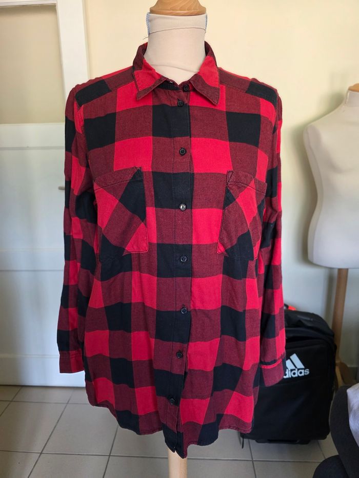 Chemise à carreaux rouge et noir
