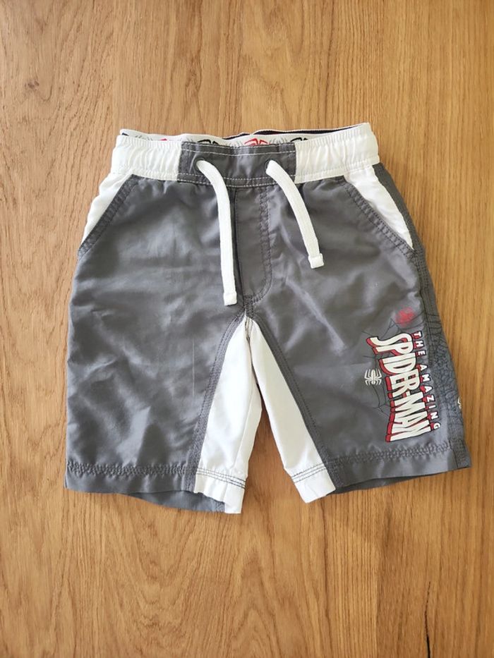 Short gris et blanc Spiderman 3 ans