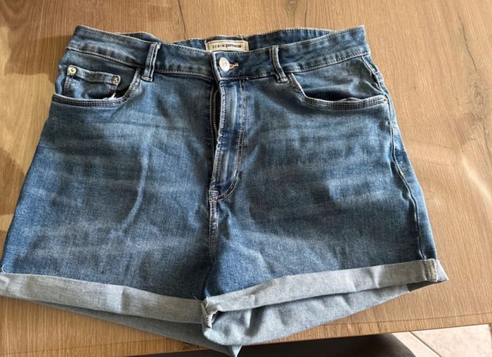 Short femme bleu clair