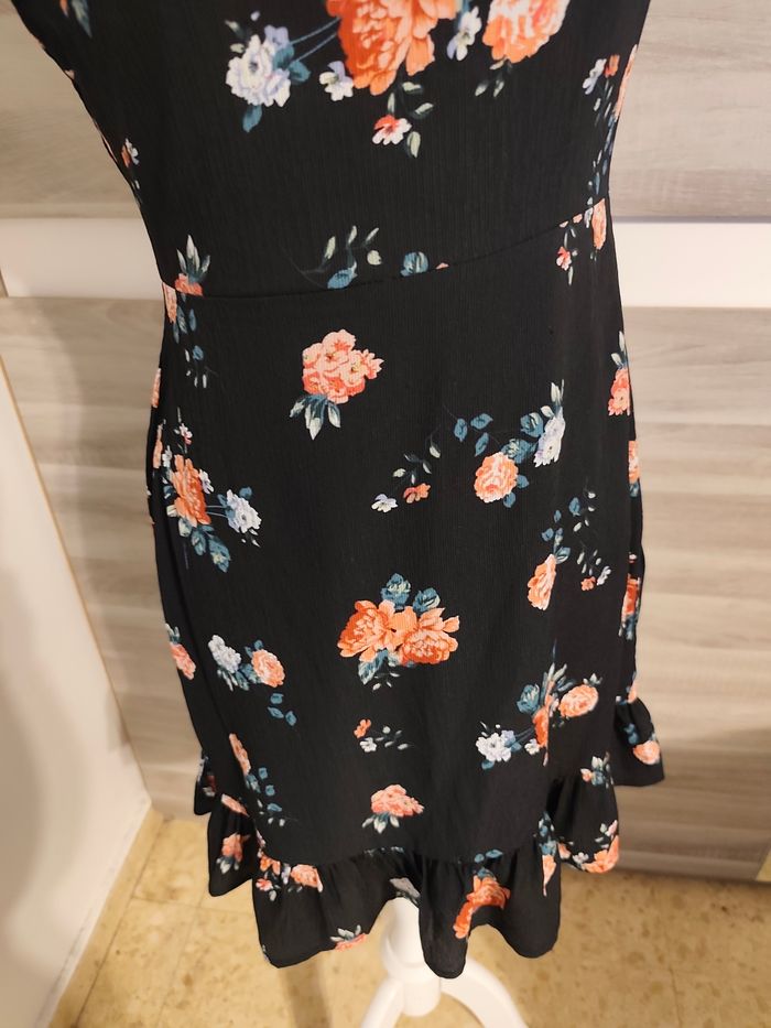 Robe femme noire fleurie – Taille 38 – Très bon état - photo numéro 3
