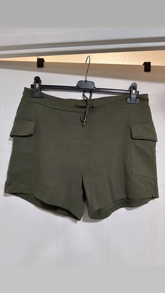 Short Kaki – Taille 40/44 - Neuf - photo numéro 2