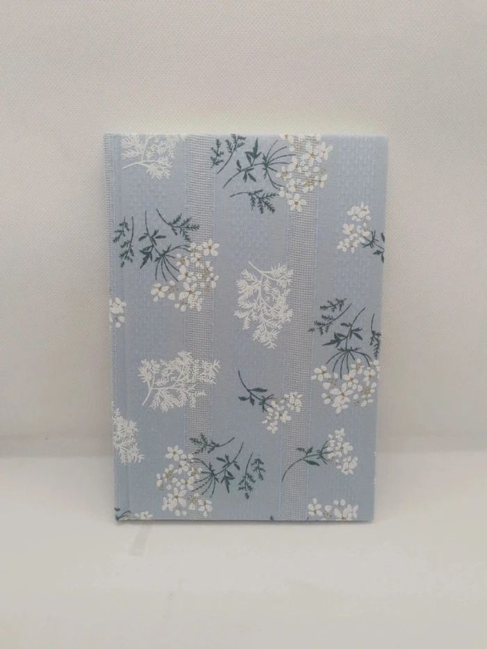 Carnet A5 fleurs bleues