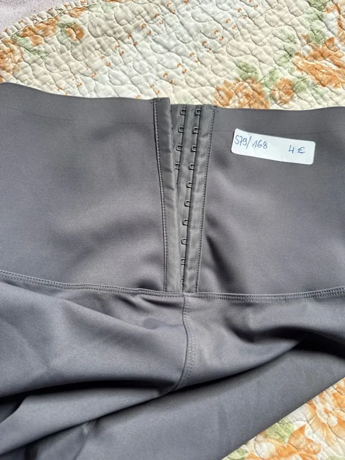 Leggings de sport taille haute neuf avec étiquette taille M - photo numéro 3