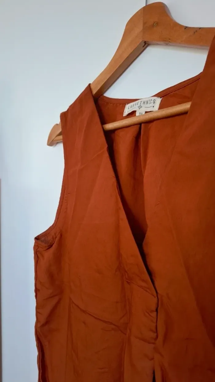 Blouse bohème chic rouille sans manches – parfait pour un look de rentrée tendance - photo numéro 4