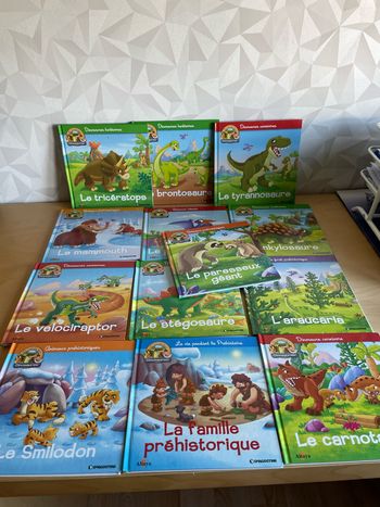 Lot de 13 livres le monde des dinosaures