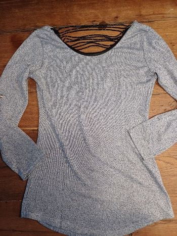 Joli pull dos bijoux