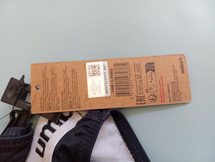 Maillot de bain deux pièces Umbro taille 8/10 ans - photo numéro 2