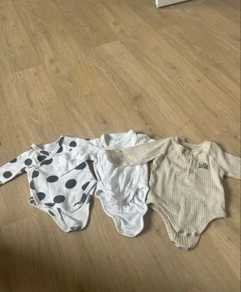 Lot de 3 bodies  1 mois