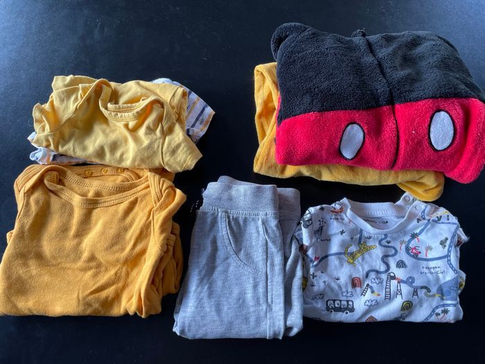 Lot vêtements 12 mois - photo numéro 2