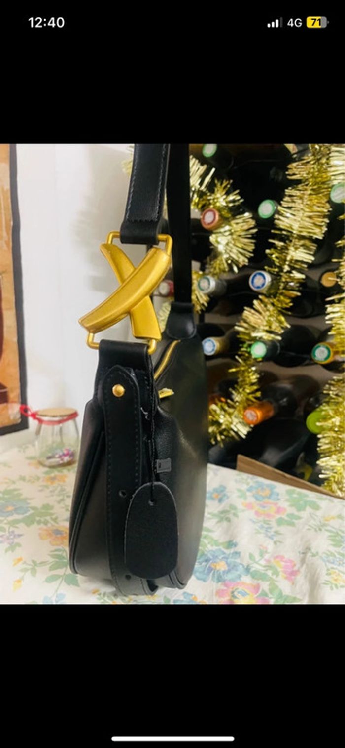 Magnifique sac à main en cuir noir valeur neuf 78 € - photo numéro 4