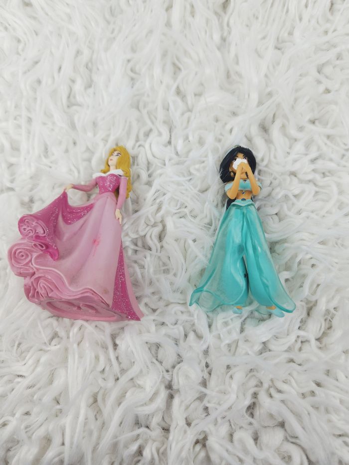 Lot de 2 figurines Princesses Jasmine " Aladdin " et Aurore " La Belle au bois dormant " Disney 🎅 - photo numéro 2
