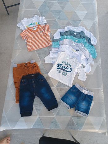 Lot de 11 vêtements garçon 9 mois