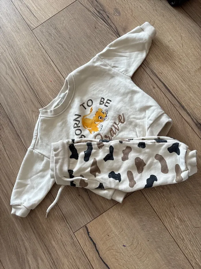 Ensemble jogging Simba
