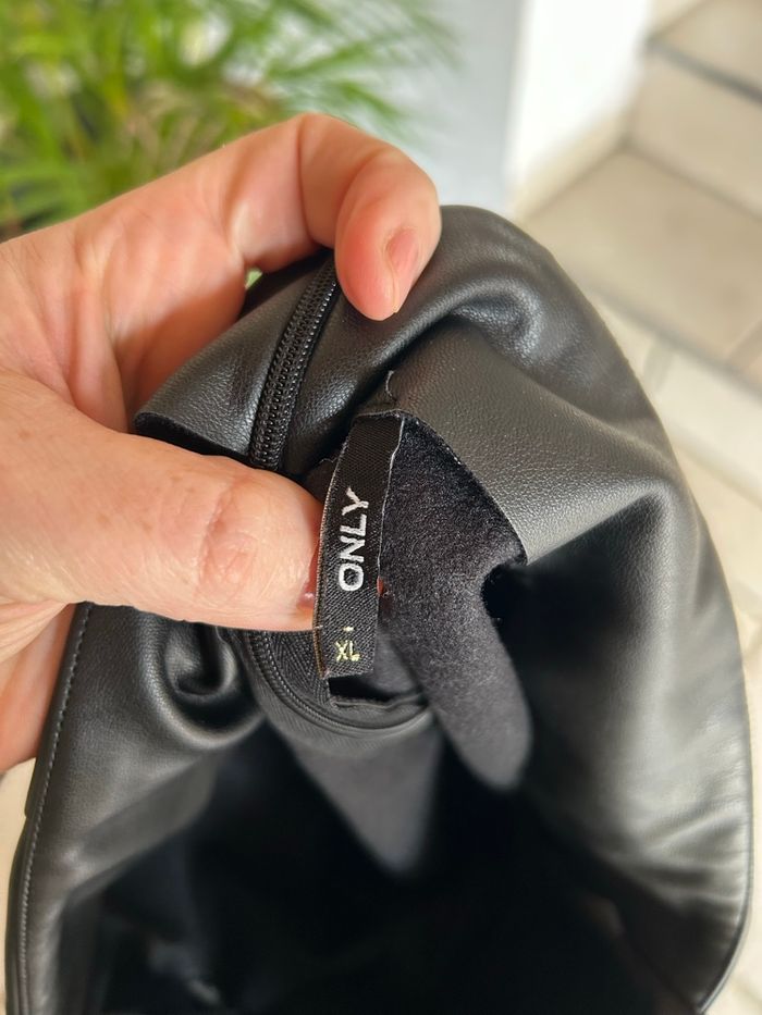 Jupe en similicuir noire Only - taille XL - photo numéro 3