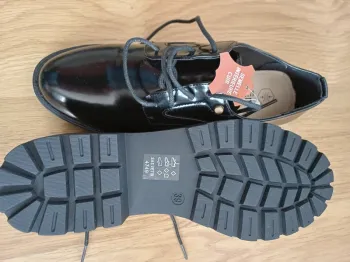 Derbies Vernies Noires de marque GEMO  . Neuves avec étiquettes 