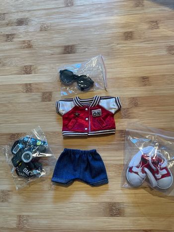 Vêtements pour peluche typé labubu 