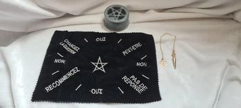 Ensemble Boite coffret pierre pentagramme avec pendule ( bijoux collier) et tapis