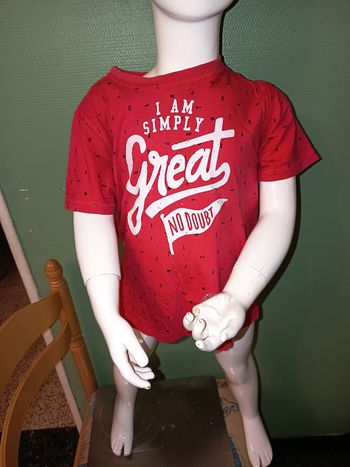 Tee shirt à motifs rouge