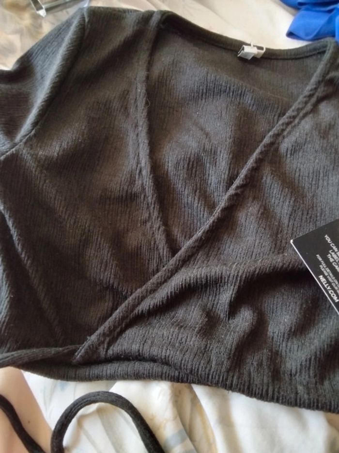 Crop-top manches longues.marque NLY trend (A79) - photo numéro 2