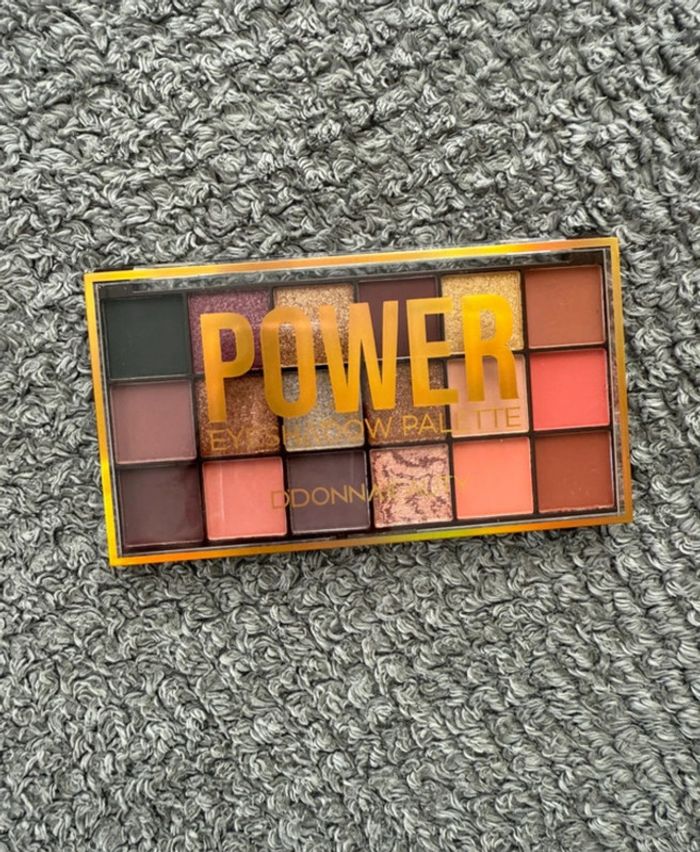 Palette de 18 fard à paupières - photo numéro 2