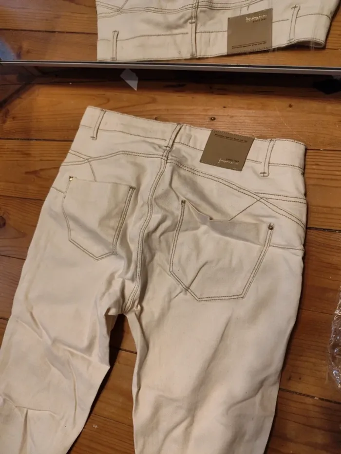 Jean crème push up Stradivarius 36 neuf denim stretch - photo numéro 3