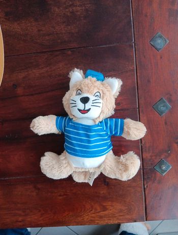 Doudou chat habillé en marin