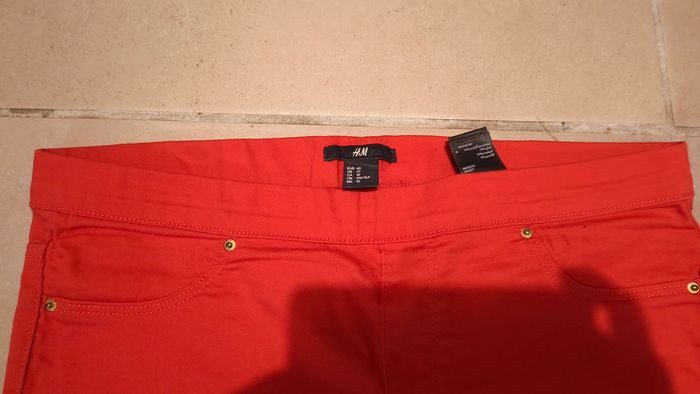 Jean stretch droit rouge avec taille élastique comme neuf - photo numéro 3