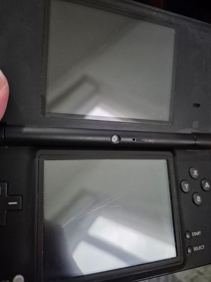 Console Nintendo dsi noire et jeux - photo numéro 2