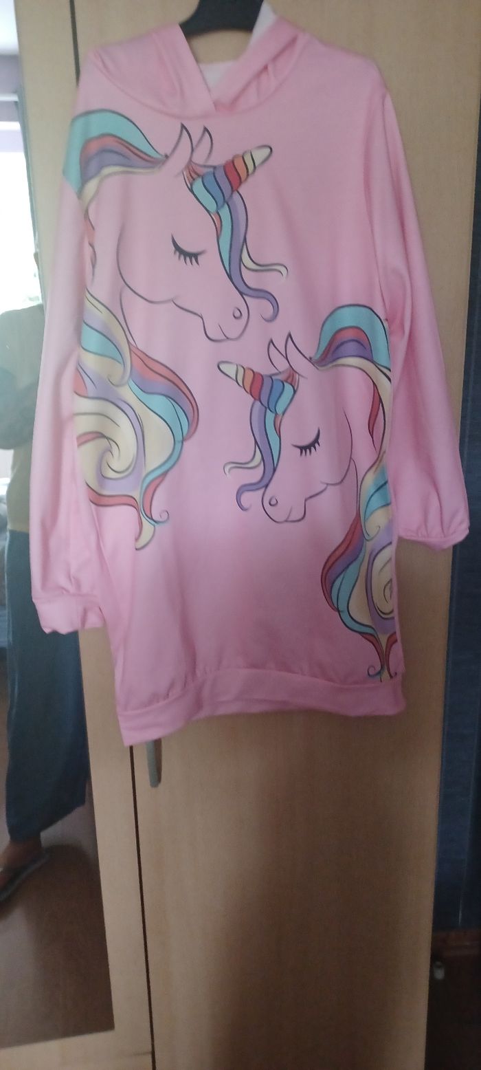 Très jolie robe pull à capuche fille T 10 ans