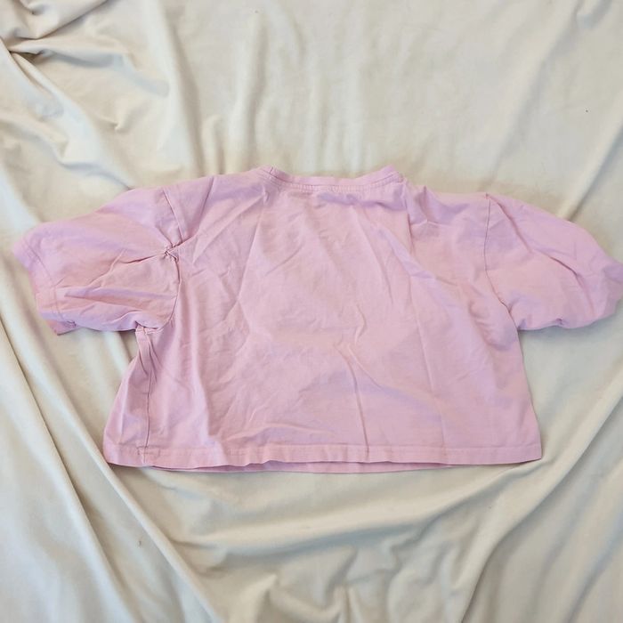 1 t-shirt rose taille S, en très bon état, à l'effigie Hawkins - photo numéro 2