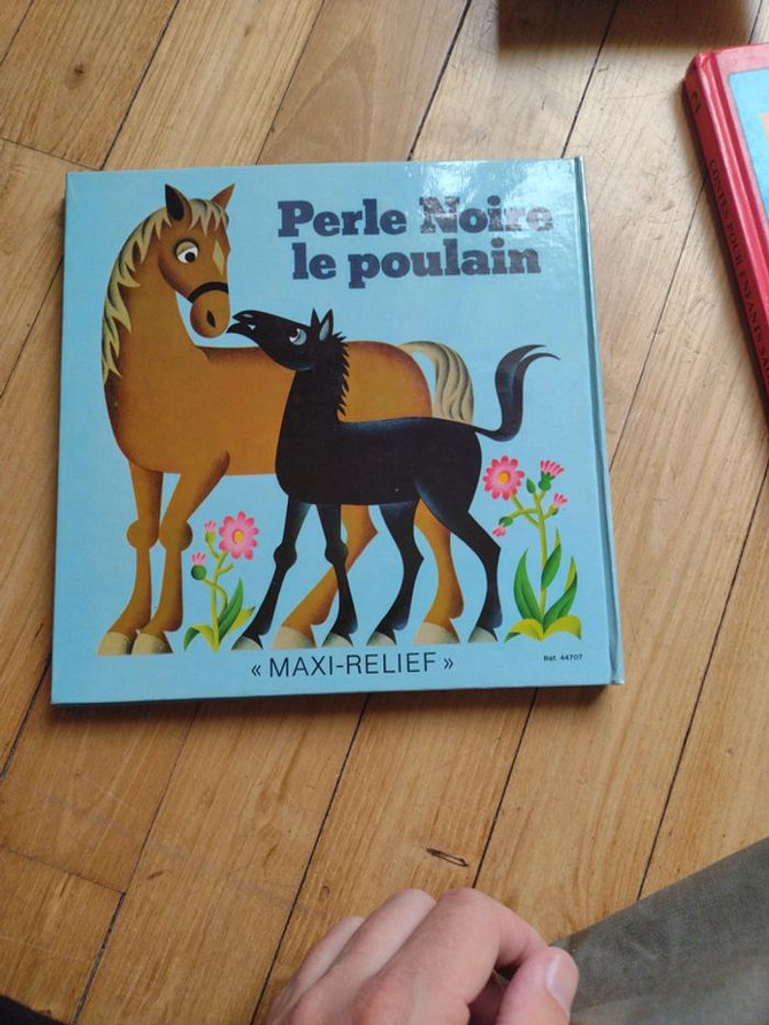 Livre pop UP. Perle noire le poulain - photo numéro 2