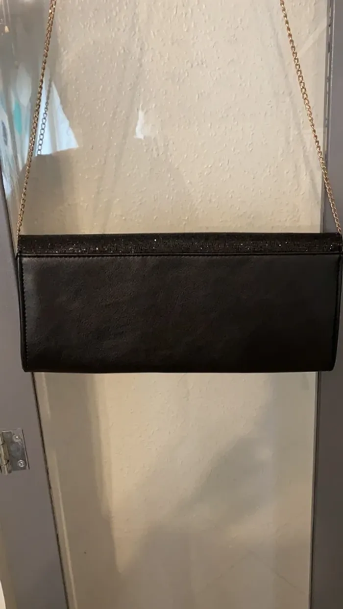 sac de soirée strass et cuir bandoulière chaîne New Look - photo numéro 4