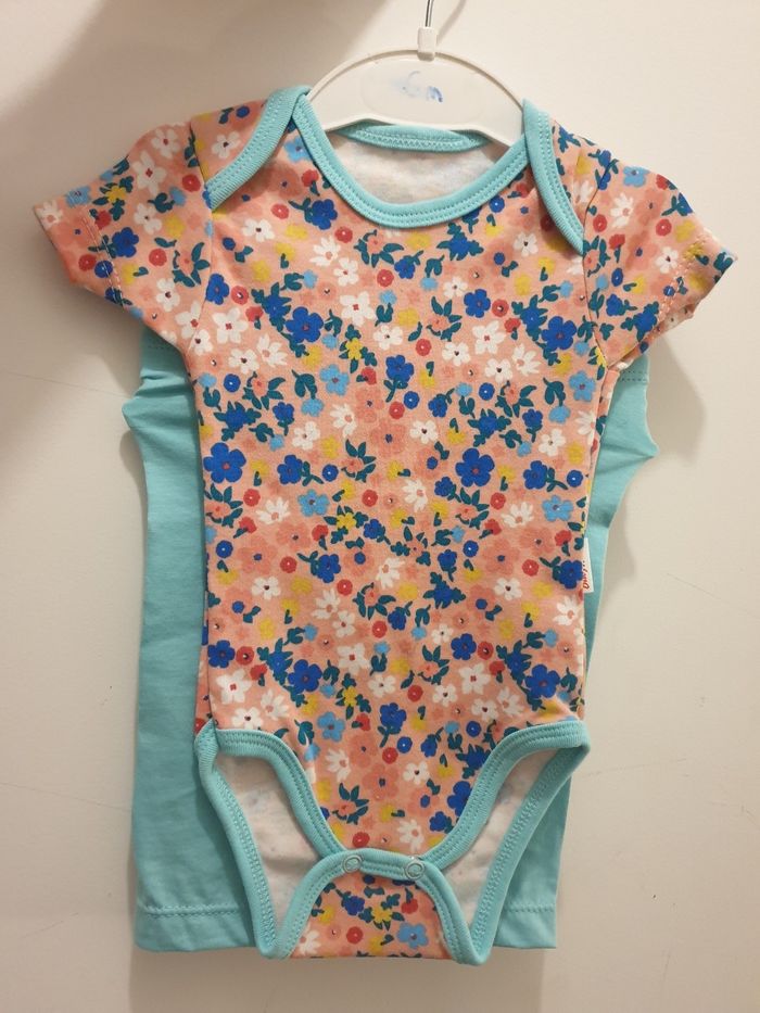 Ensemble 6 mois neuf