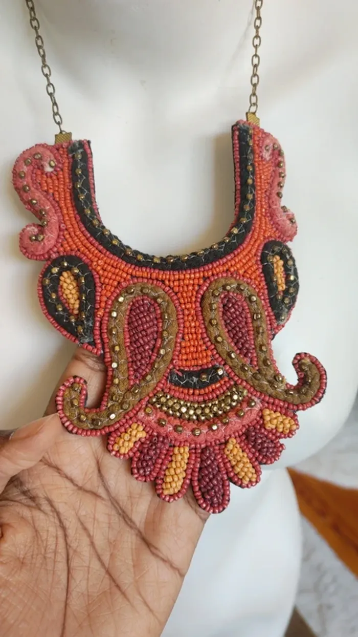 Collier plastron en perle éthique vintage Rouge orange noir