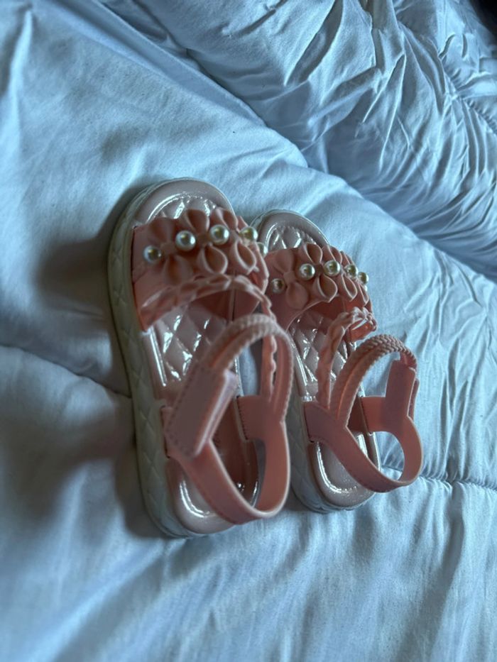 Jolies sandales neuves pointure 24 - photo numéro 6