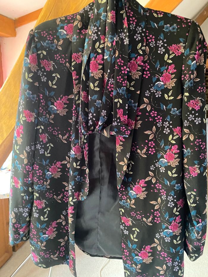 Veste  kimono noire fleurie 40