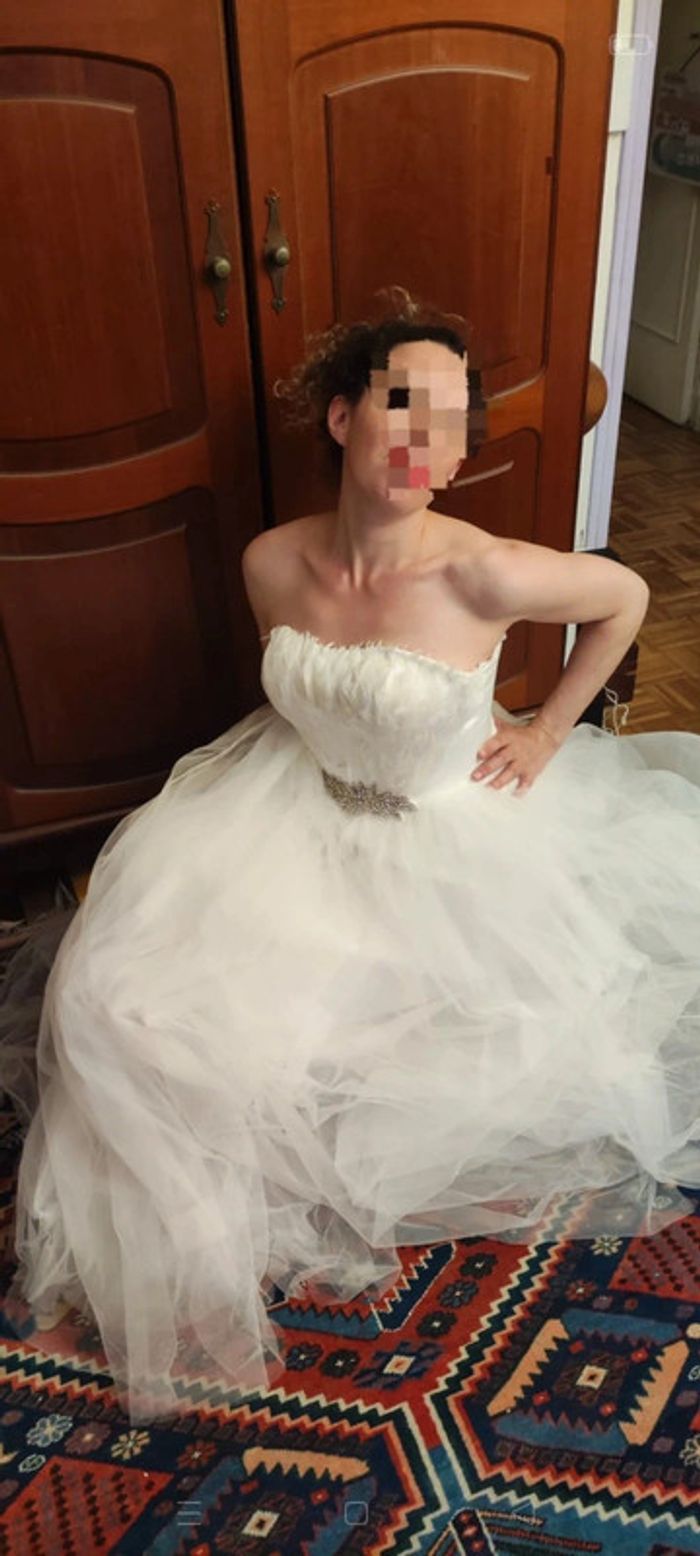 Robe de mariée bustier 36 "princesse" plumes et strass avec traîne et voile - photo numéro 3