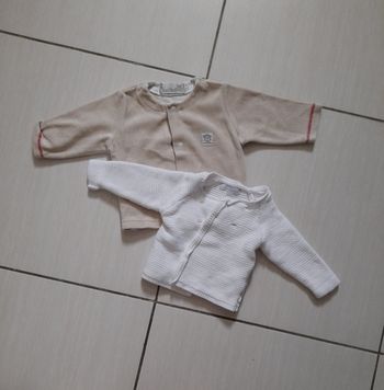 Veste / gilet 3 mois 
Bon état 
2€ pièce