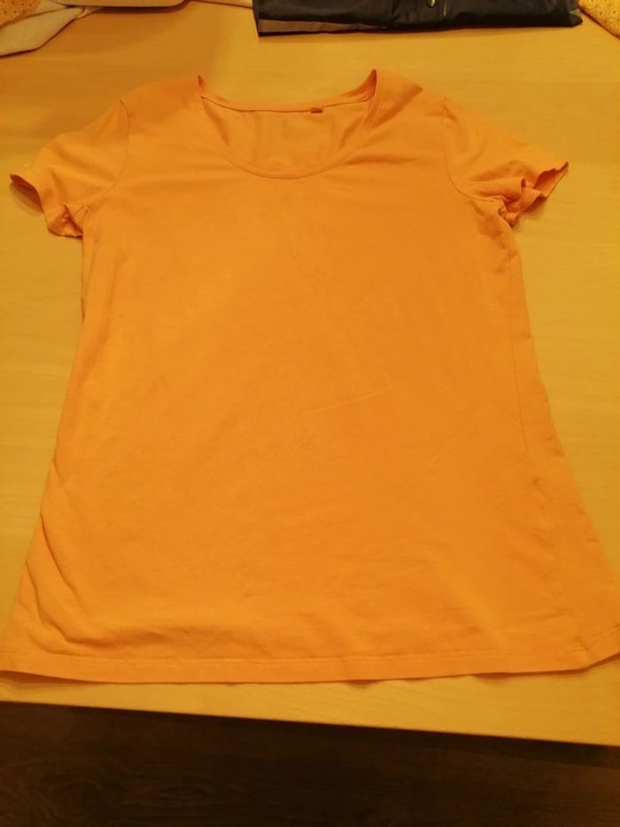Tee shirt orange