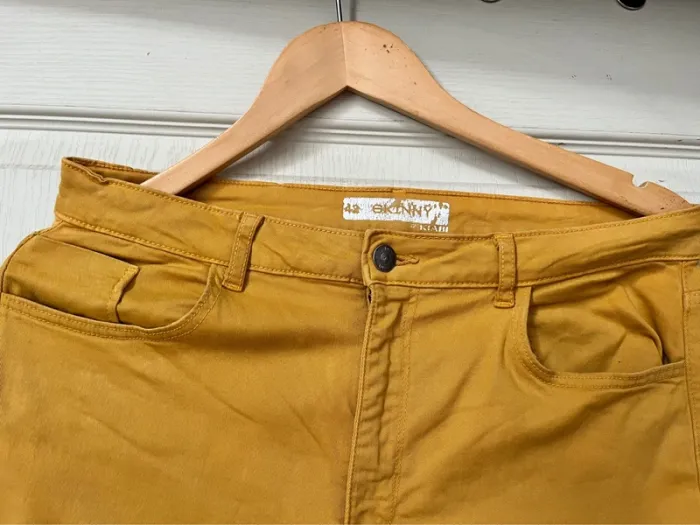 Pantalon moutarde de chez Kiabi -taille 42 - photo numéro 3
