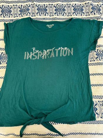 T-shirt à nouer devant