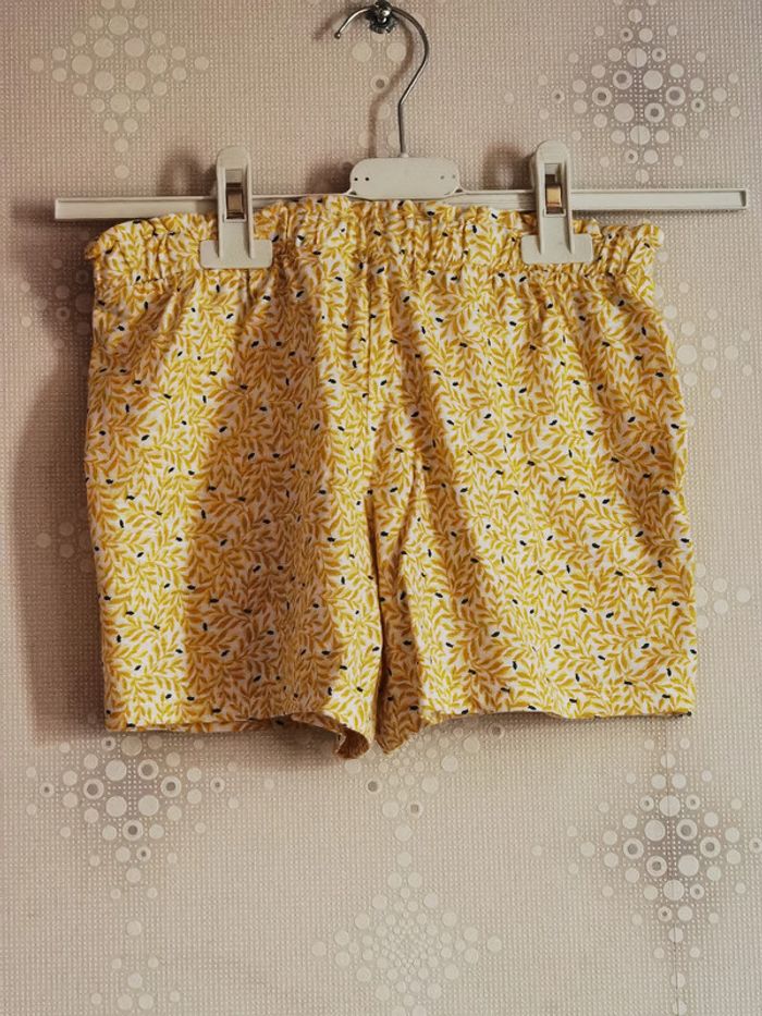 D1665 - short fille taille 8 ans - photo numéro 2