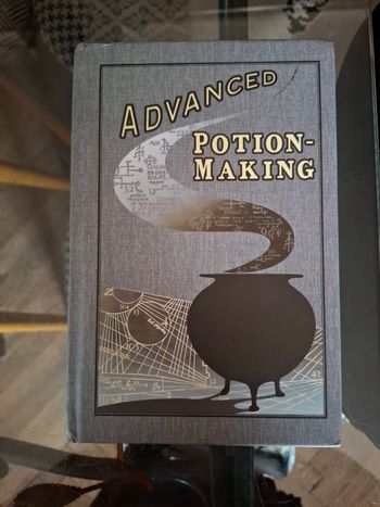 Livre book manuel de potions du Prince de Sang-Mêlé Advanced Potion Making Harry Potter