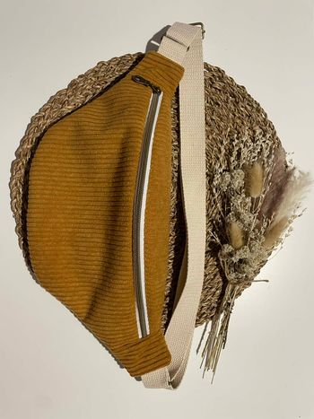 Sacoche banane fait main en tissu velours côtelé moutarde