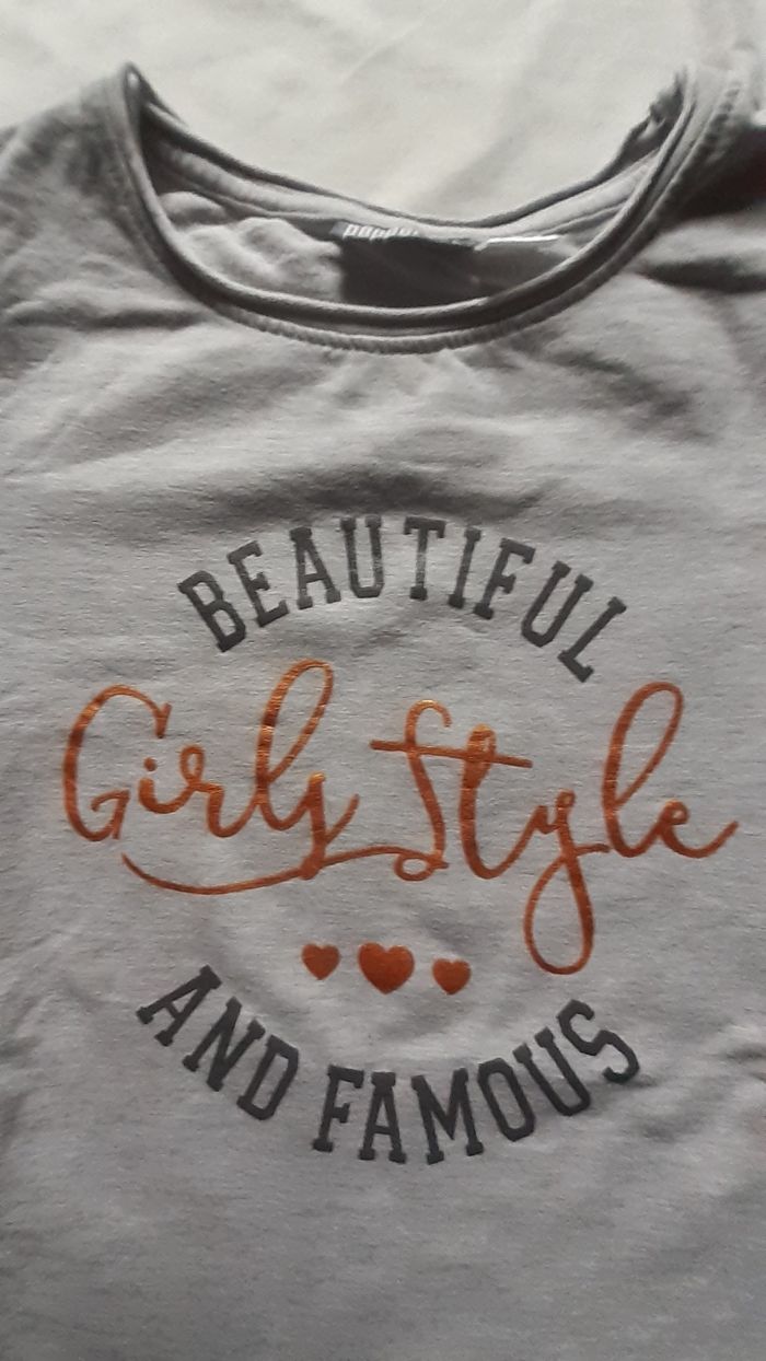 Pull gris clair motif écriture noire et doree - photo numéro 2