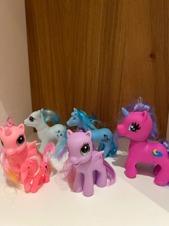 Lot de figurines poneys