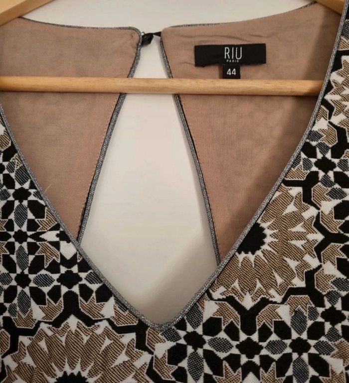 Robe trapèze sans manches à fleurs noir/ taupe/ blanc - photo numéro 5