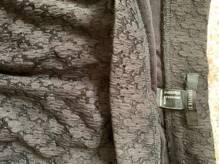 Jupe noire en dentelle - photo numéro 2