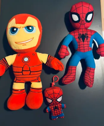 Lot peluches Spiderman et Iron man Marvel