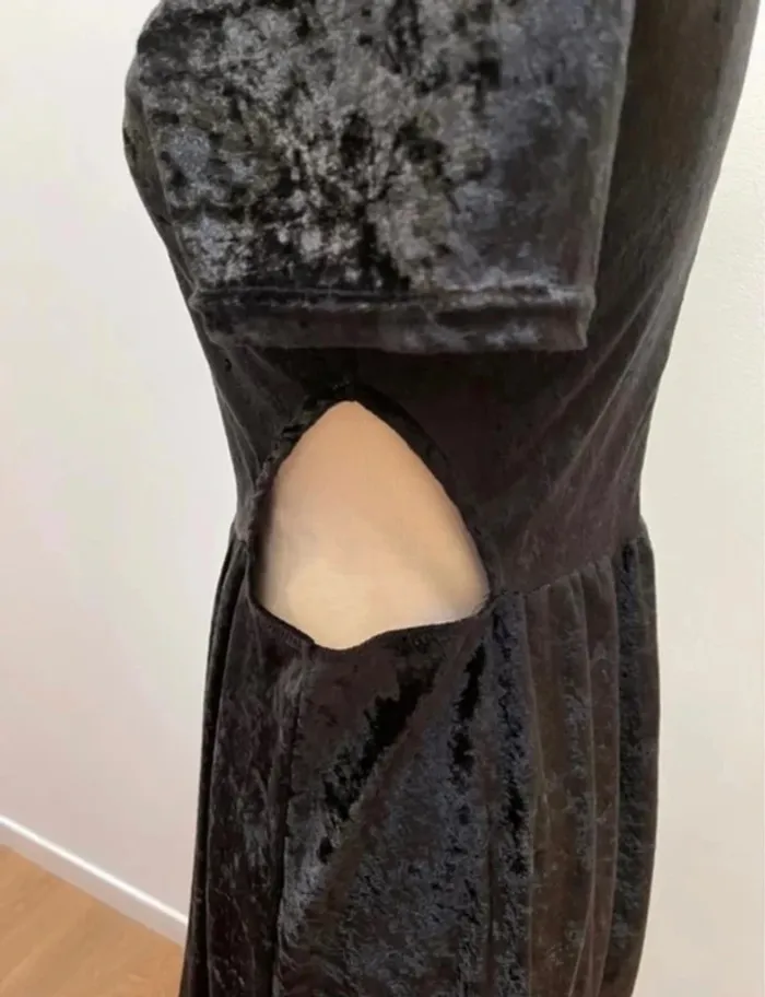 Superbe Robe en velours Collab 3 Suisses X Coeur de pirate 🌸 - photo numéro 6